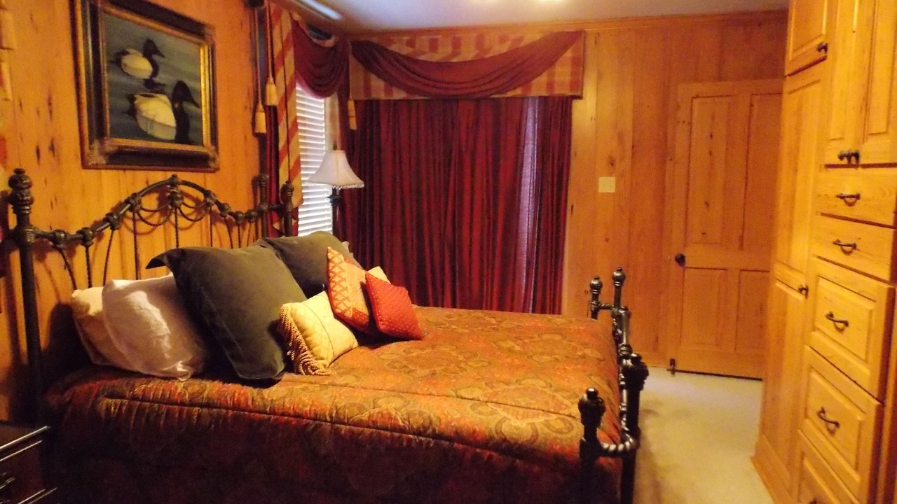 Photo of Bedroom in Lafitte