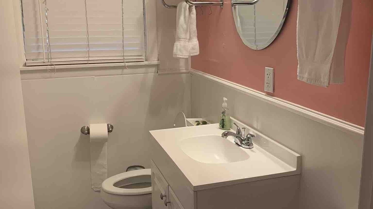 Photo of Bathroom in Central Arlington