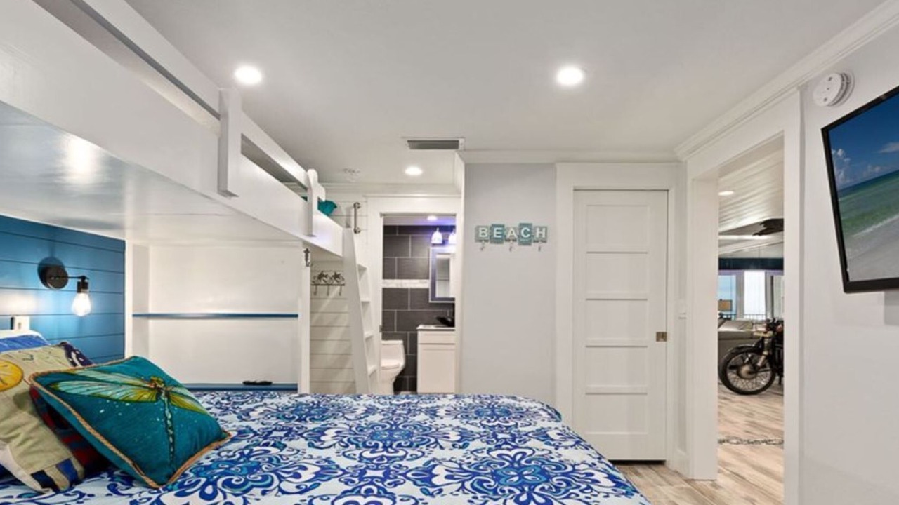 Photo of Bedroom in Crystal Beach