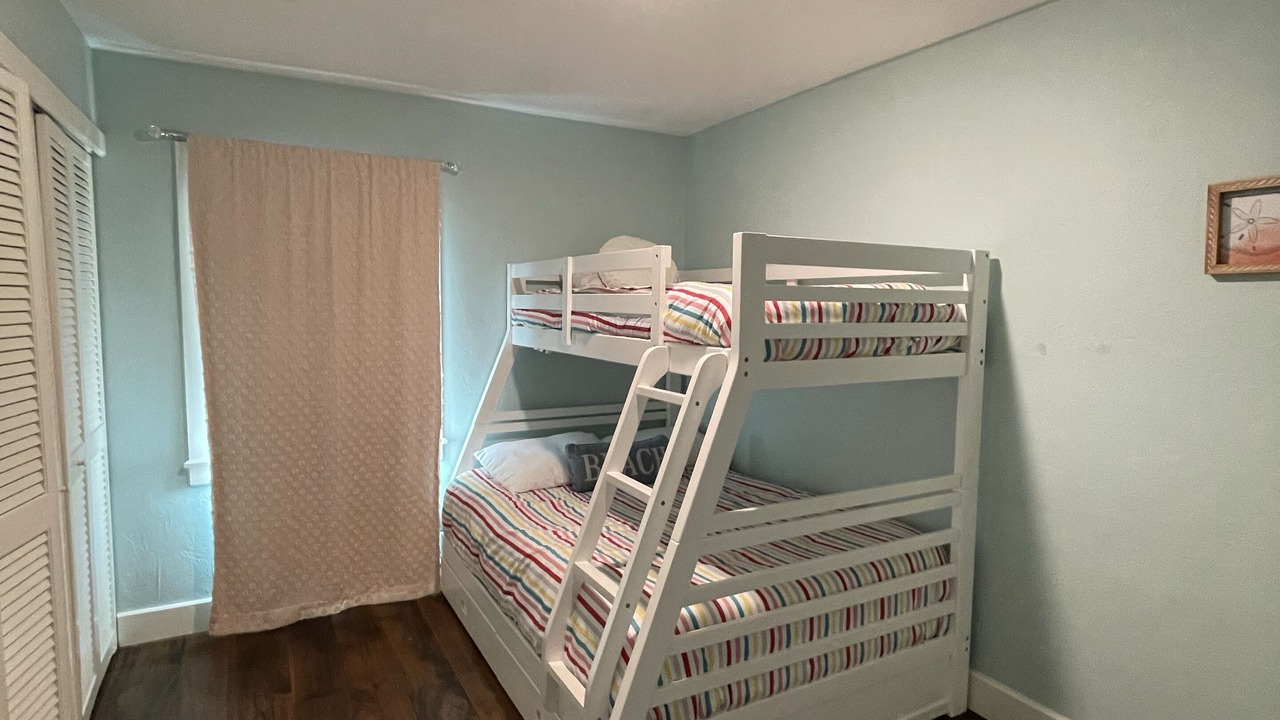 Photo of Bedroom in Naples Park