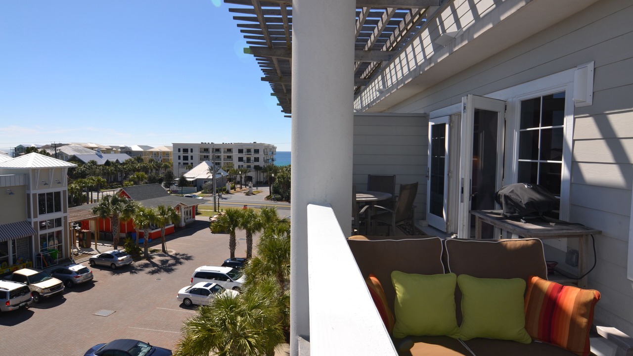 Photo of Patio Balcony in Cassine Village