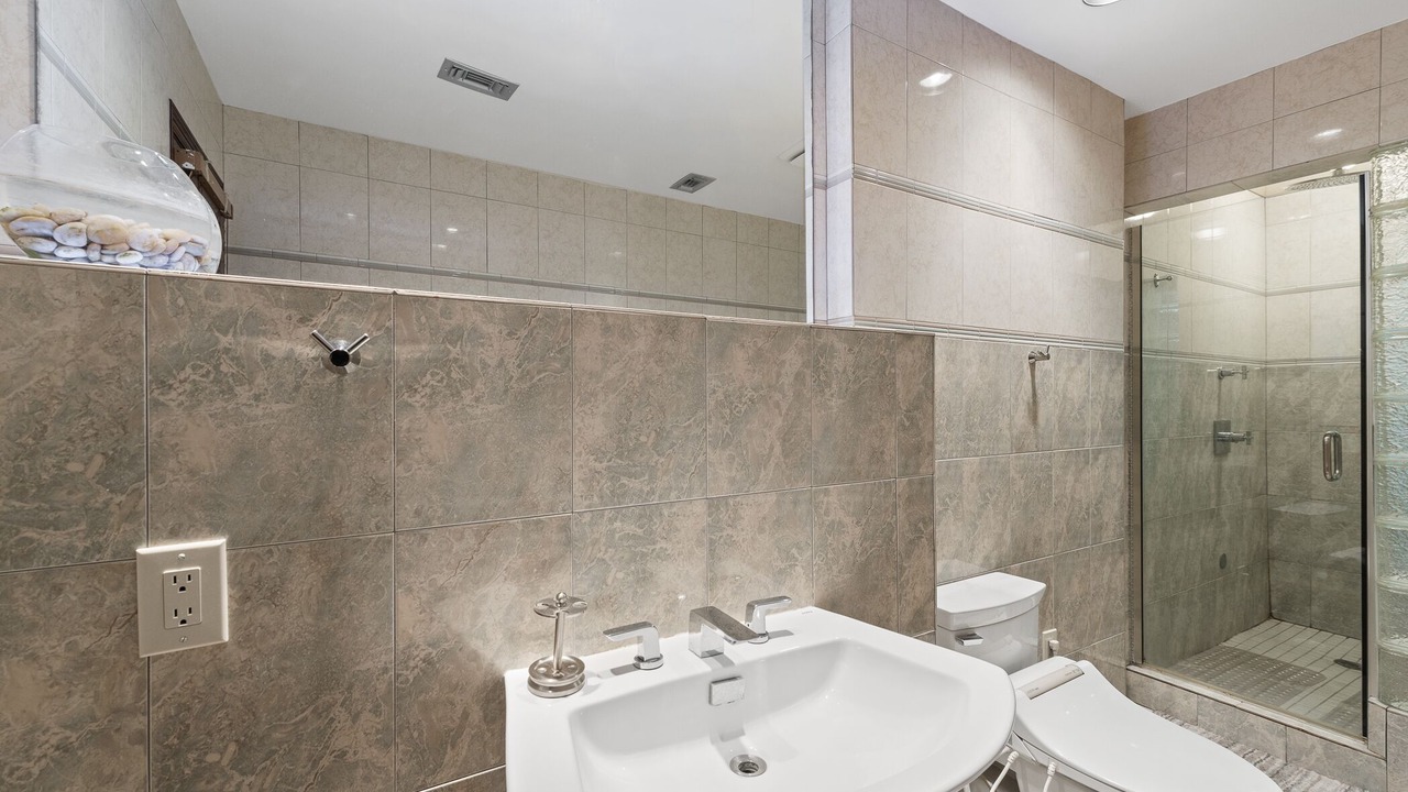 Photo of Bathroom in Clodine