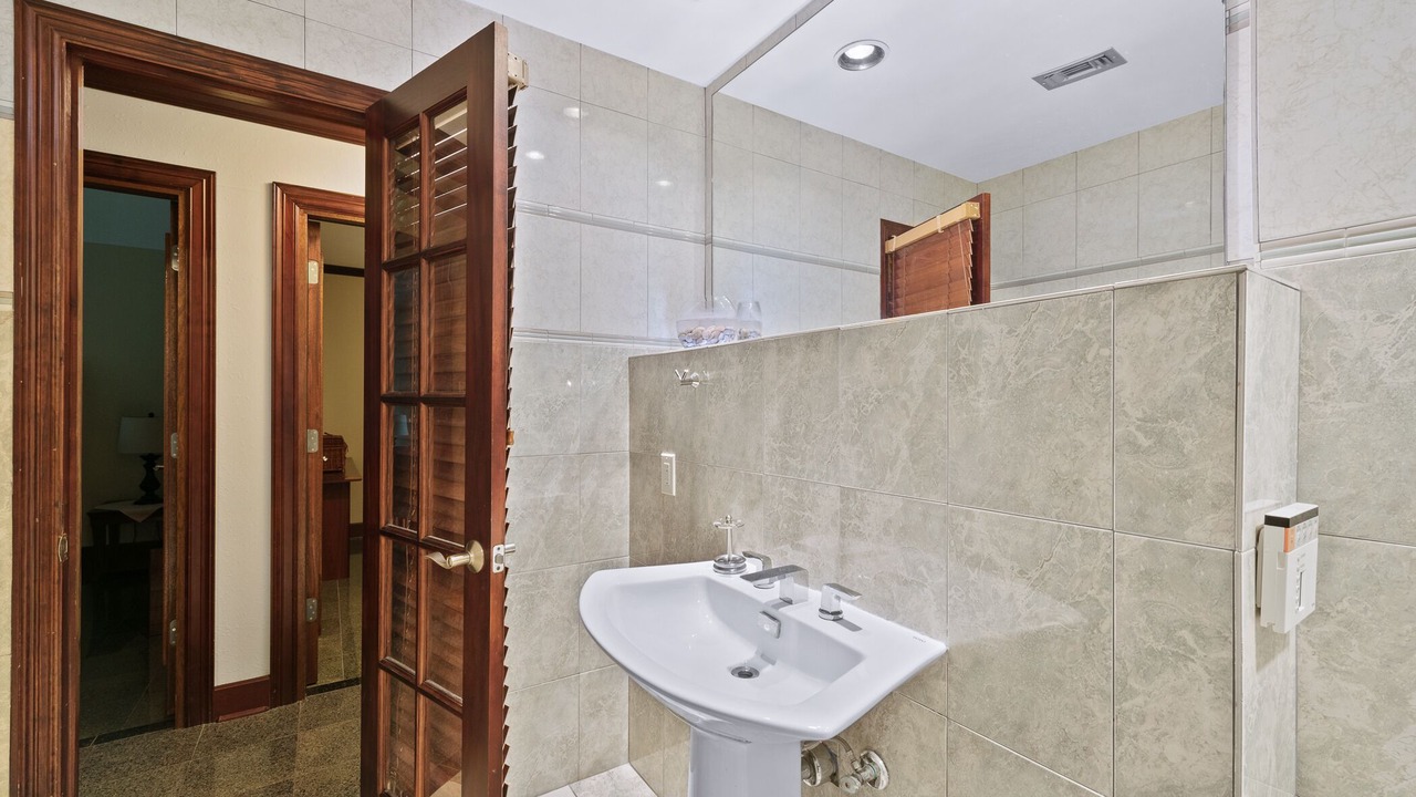 Photo of Bathroom in Clodine