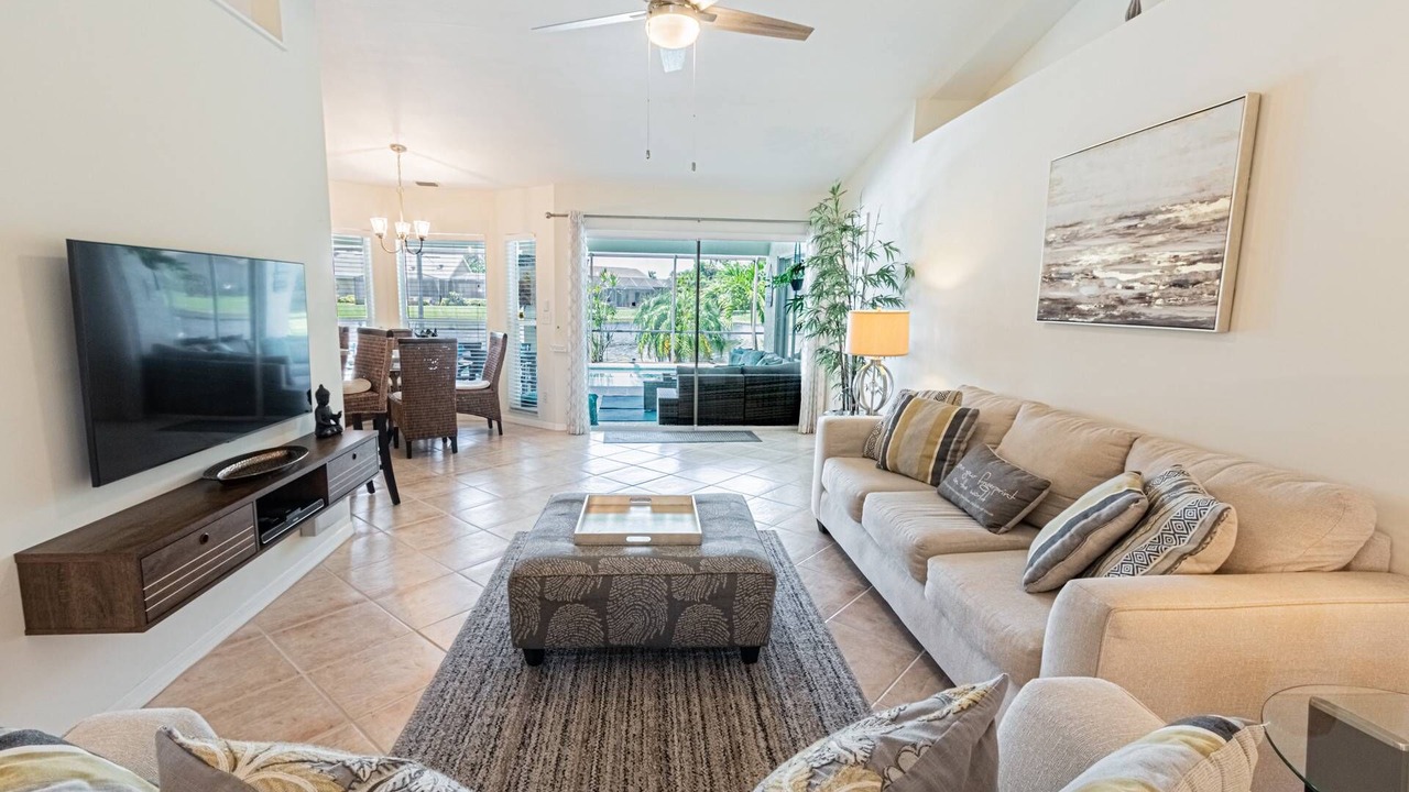 Photo of Livingroom in Crown Pointe
