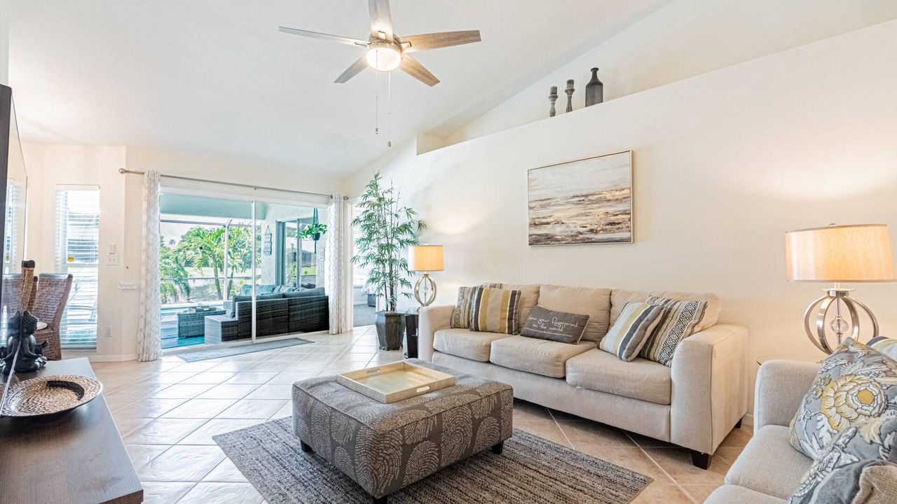 Photo of Livingroom in Crown Pointe