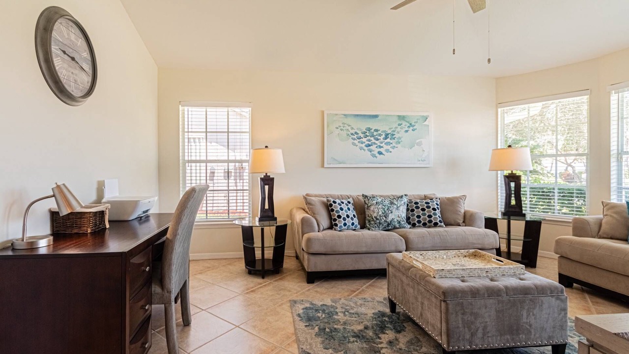 Photo of Livingroom in Crown Pointe