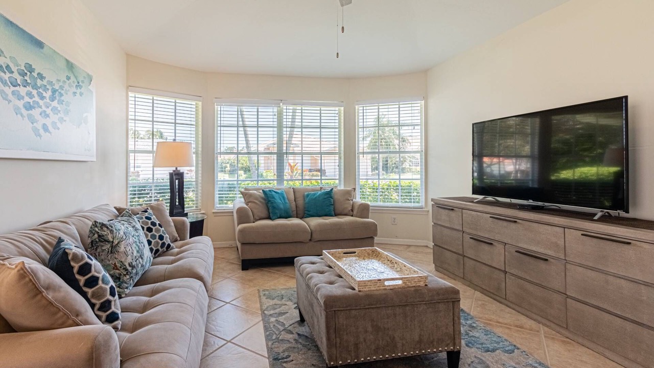 Photo of Livingroom in Crown Pointe