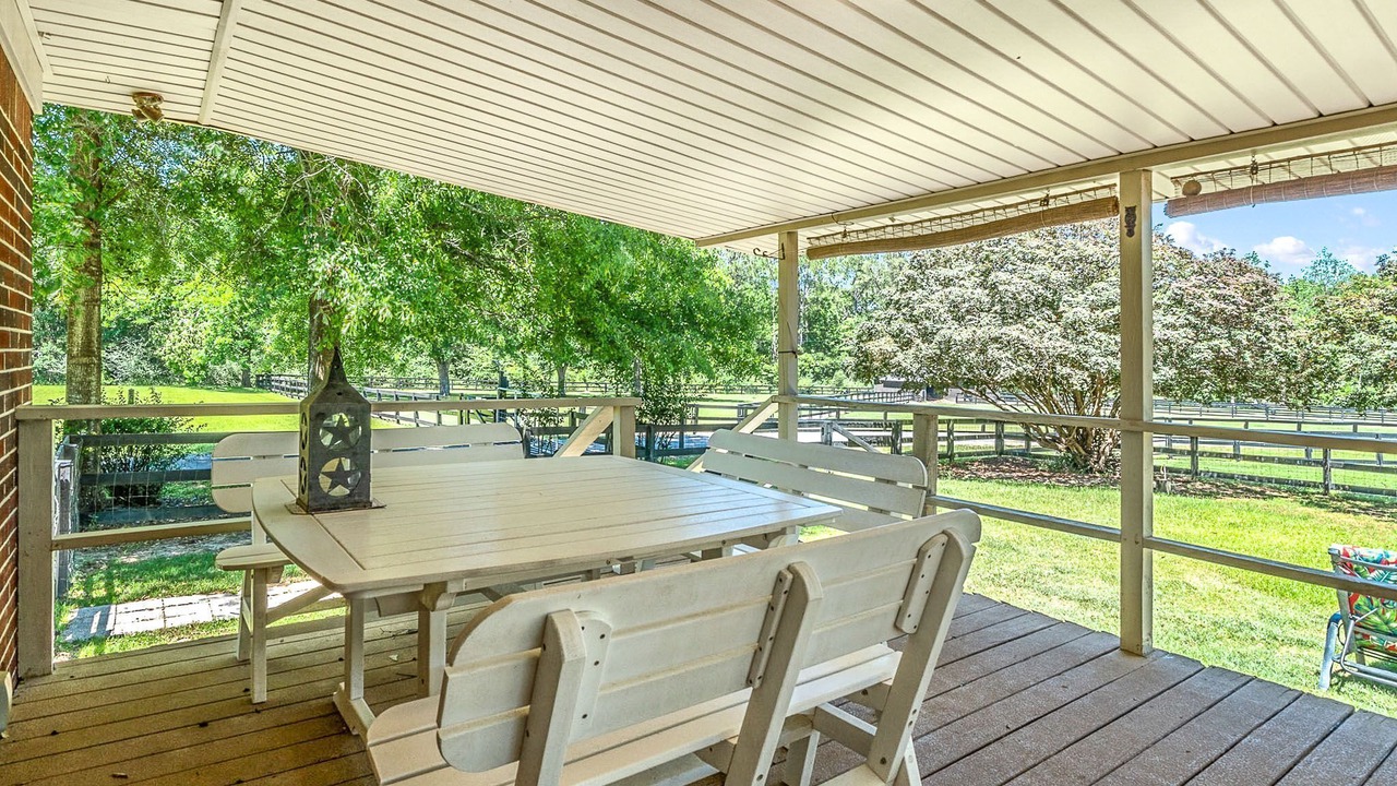 Photo of Outdoor in Laurel Hill