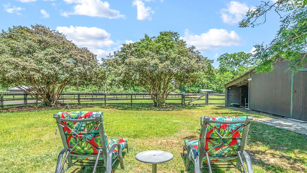 Photo of Outdoor in Laurel Hill