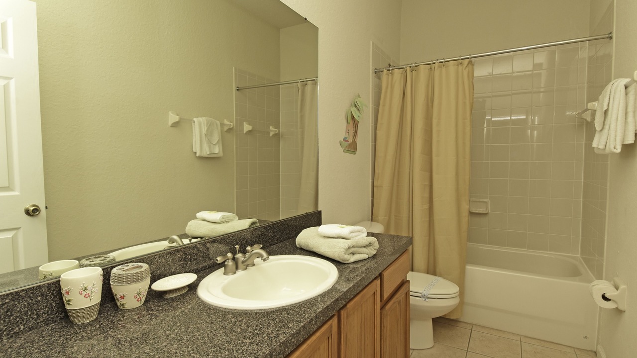 Photo of Bathroom in Trafalgar Village