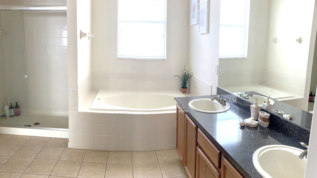 Photo of Bathroom in Trafalgar Village