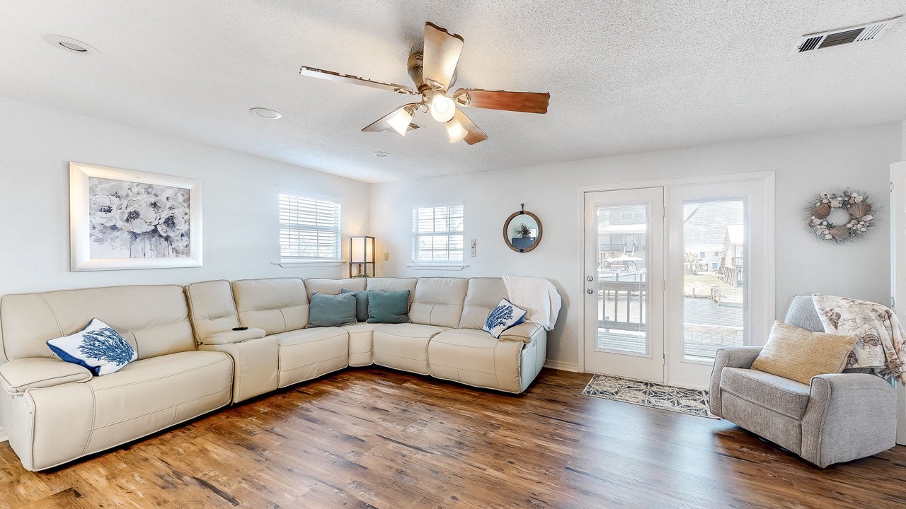 Photo of Livingroom in Royal Lagoons