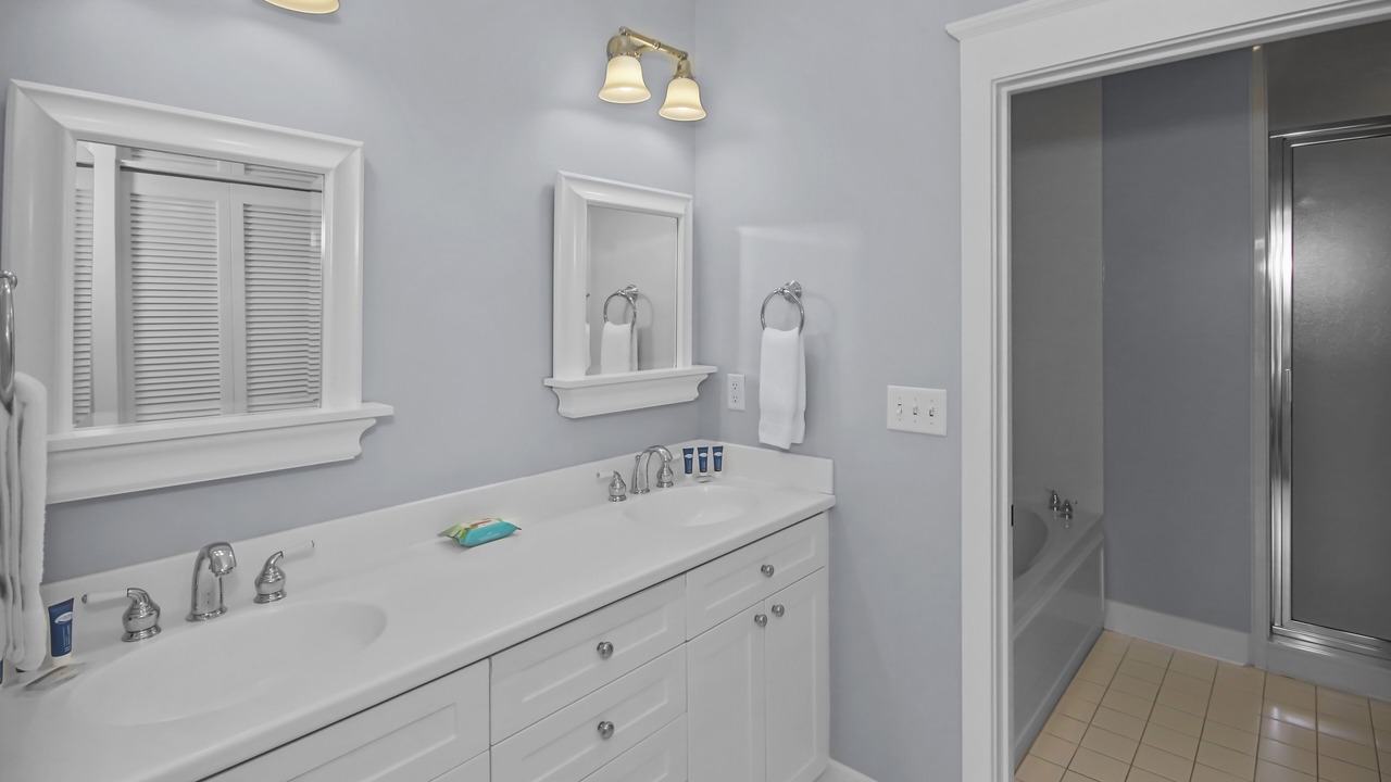 Photo of Bathroom in Beach District