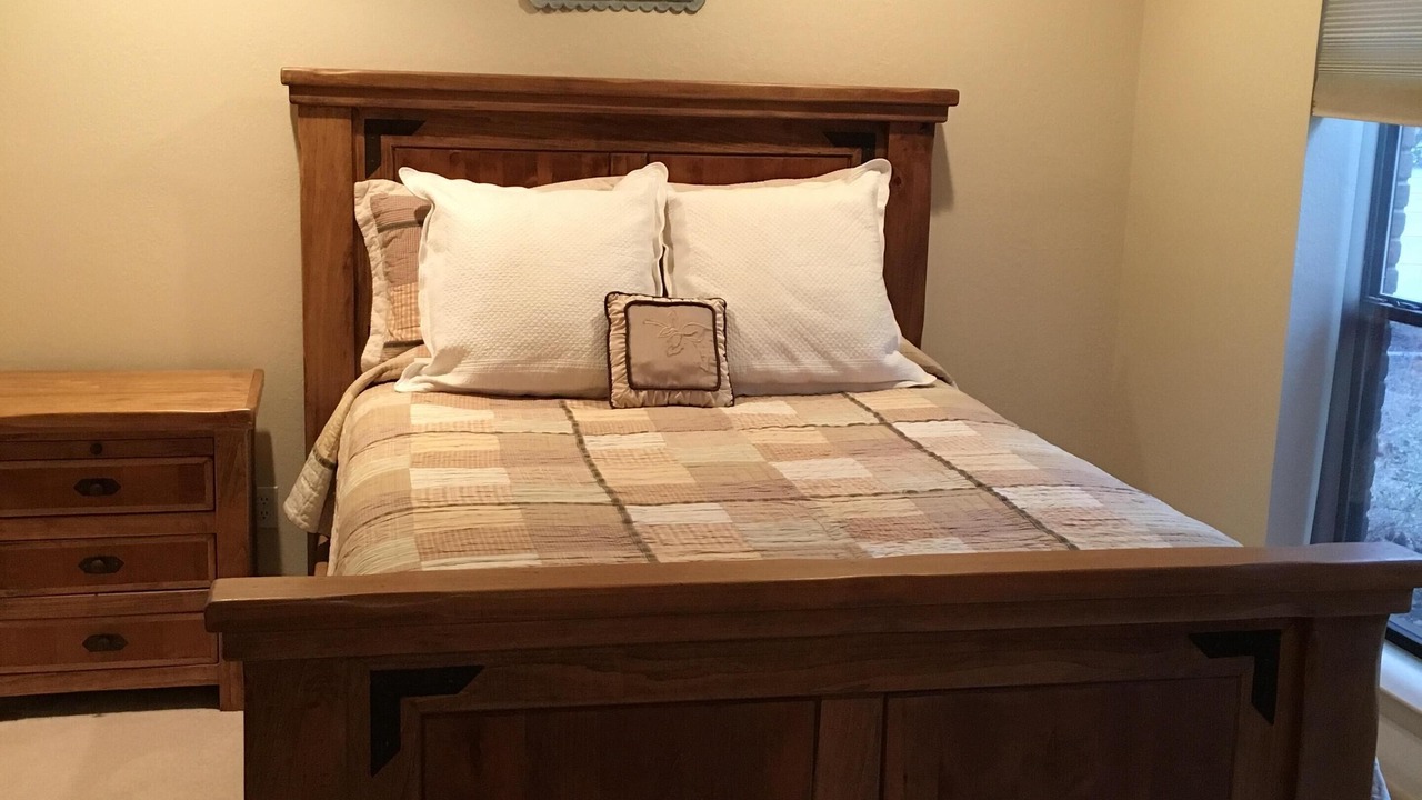 Photo of Bedroom in Holly Lake Ranch