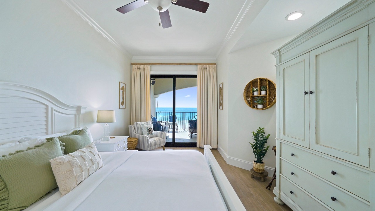 Photo of Bedroom in Crystal Beach