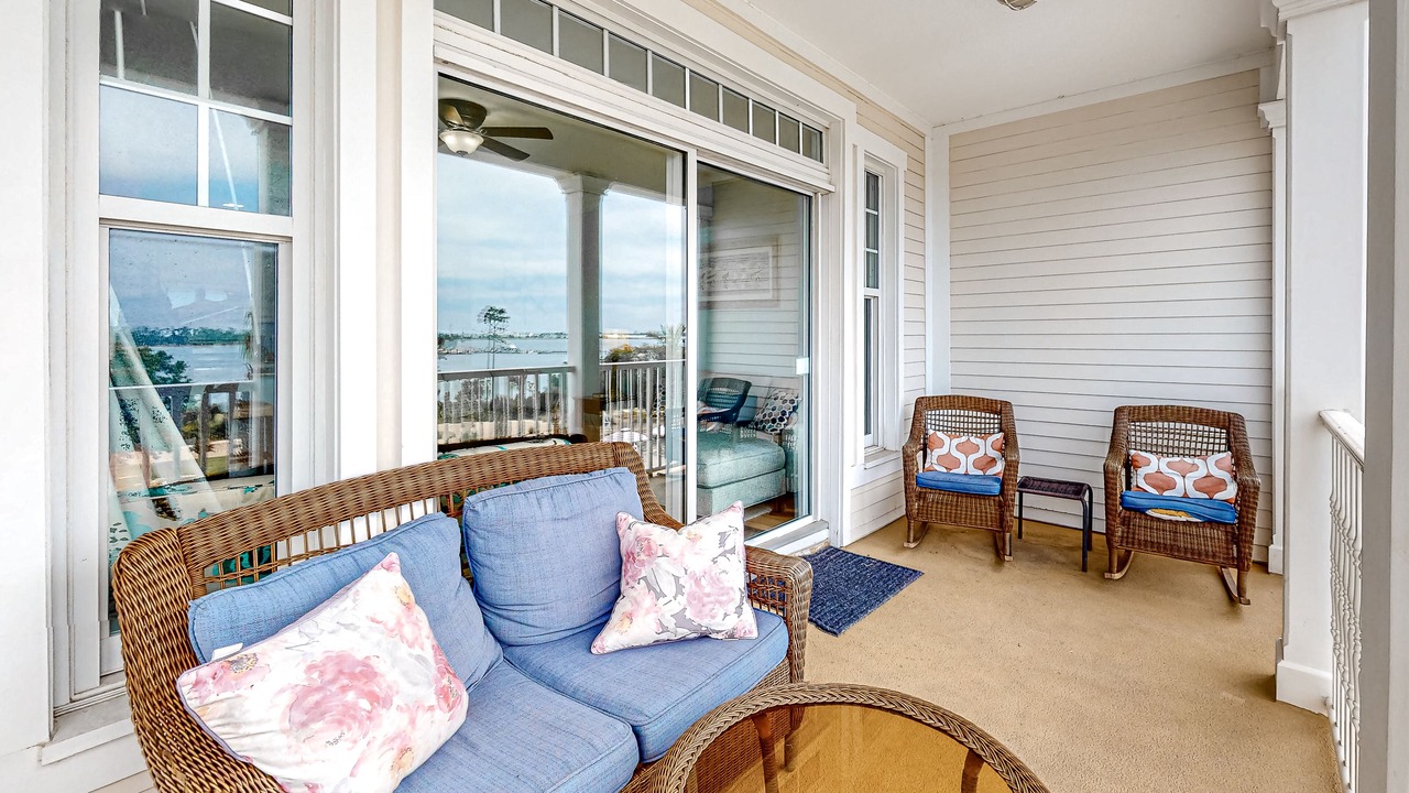 Photo of Livingroom in Upper Grand Lagoon