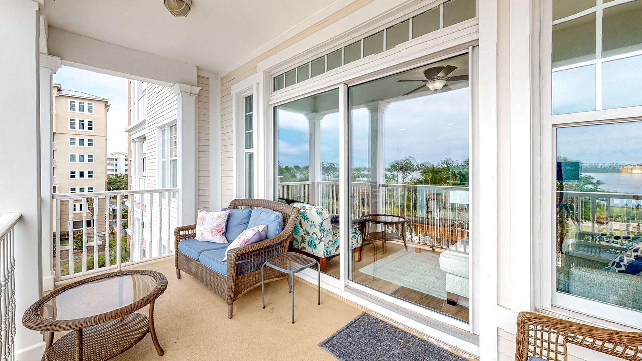 Photo of Livingroom in Upper Grand Lagoon
