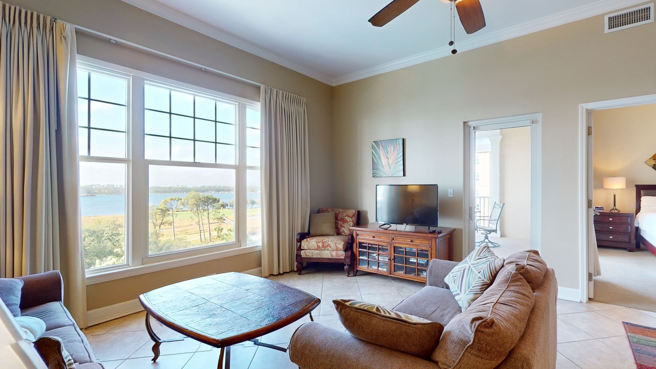 Photo of Livingroom in Upper Grand Lagoon