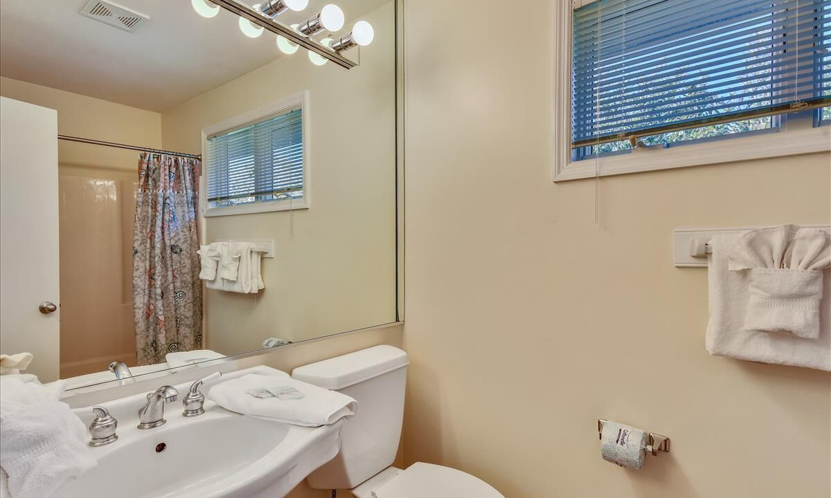 Photo of Bathroom in Plantation