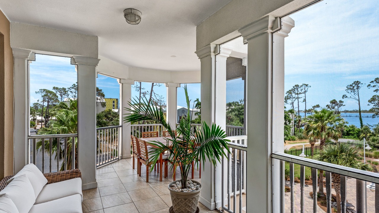 Photo of Patio Balcony in Upper Grand Lagoon