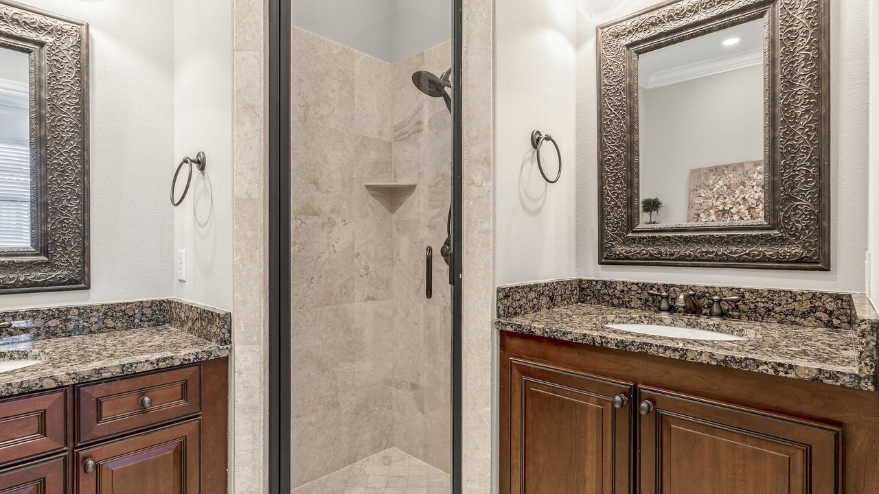 Photo of Bathroom in Villa Lago