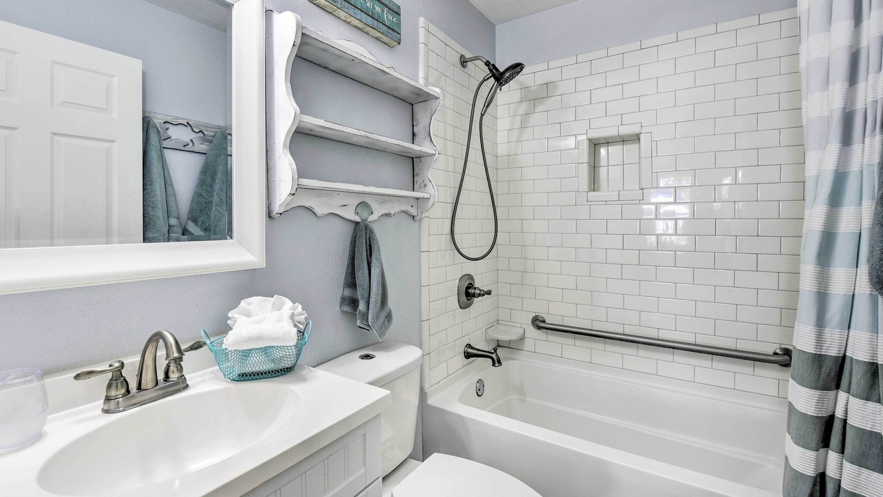 Photo of Bathroom in Gulfview Heights