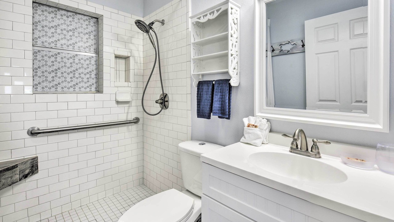 Photo of Bathroom in Gulfview Heights