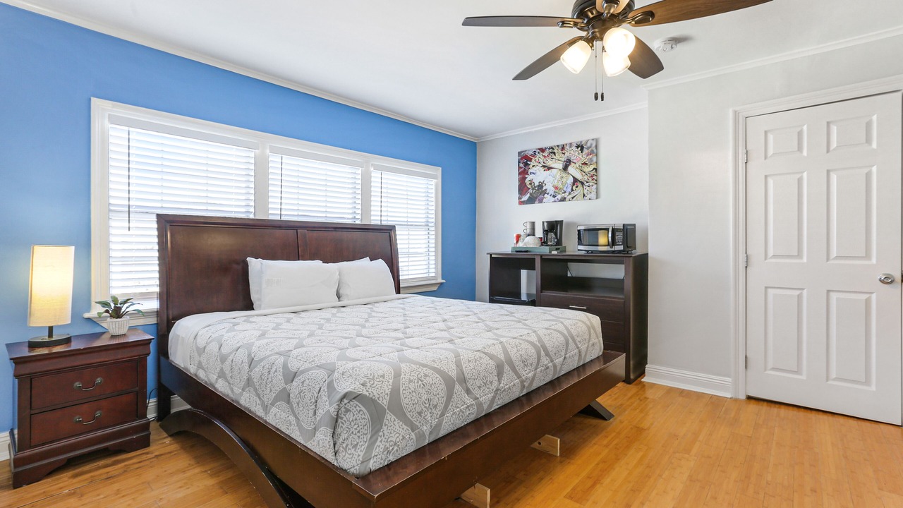 Photo of Livingroom in Mid-City
