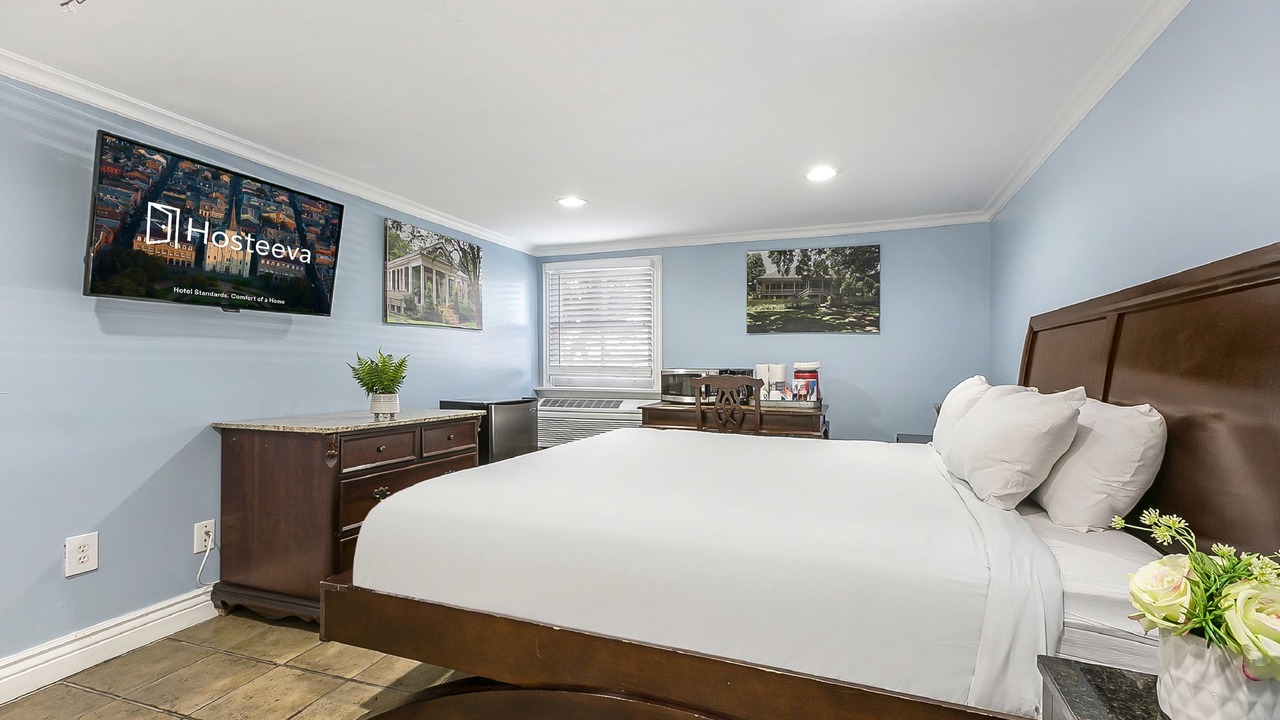 Photo of Bedroom in Mid-City