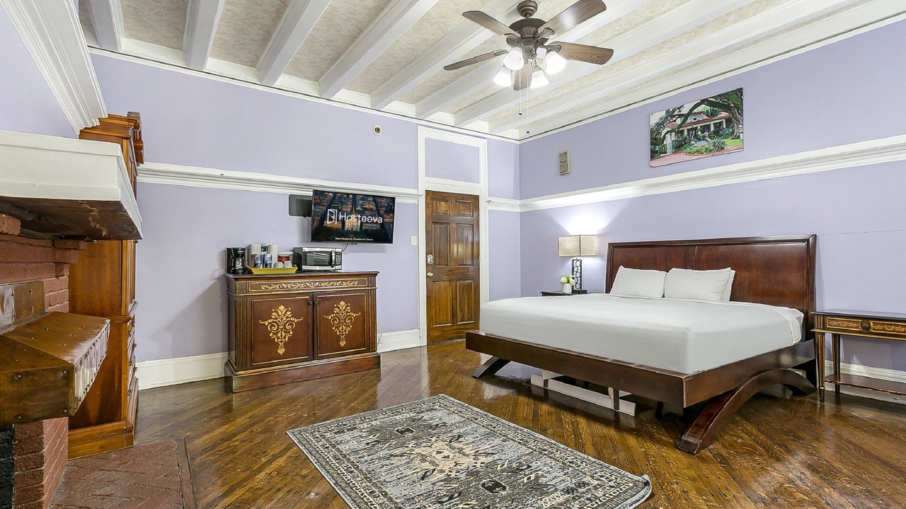 Photo of Bedroom in Mid-City