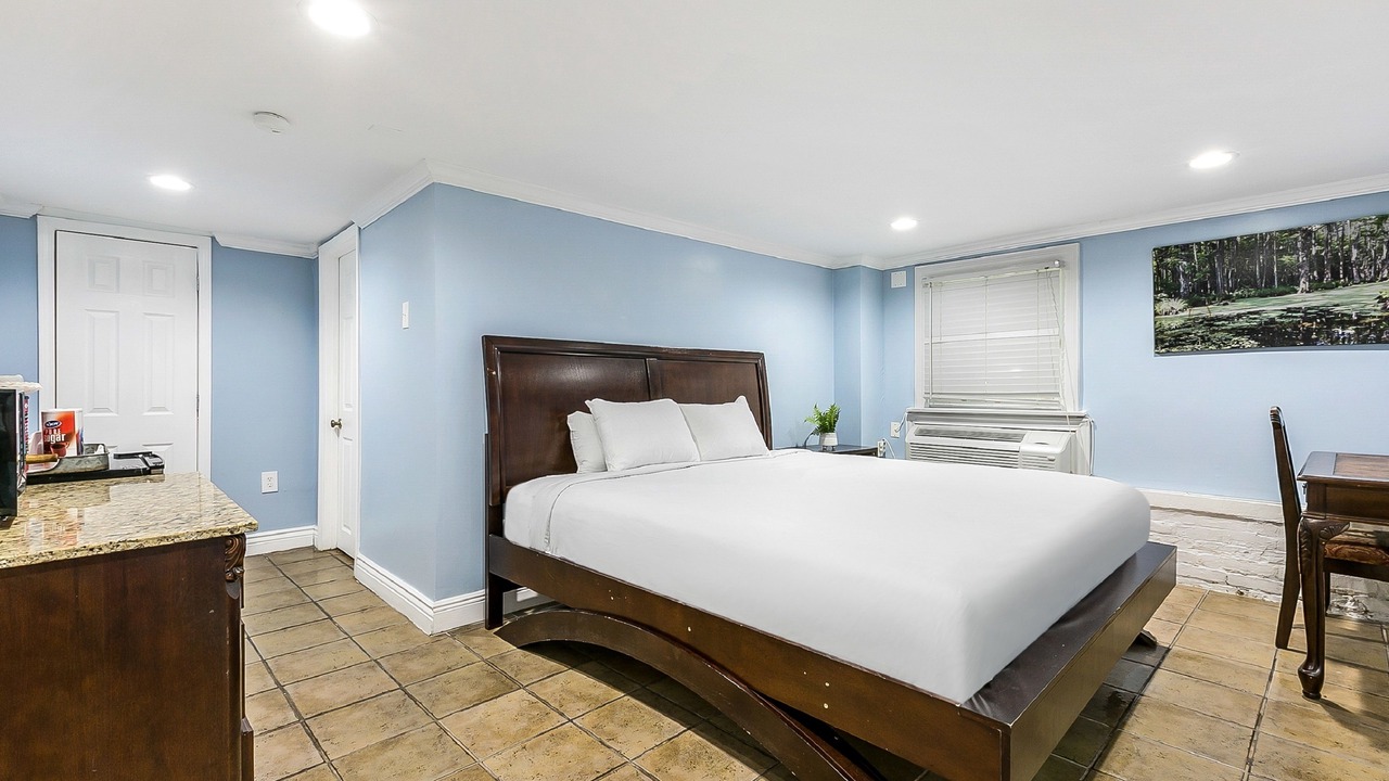 Photo of Bedroom in Mid-City