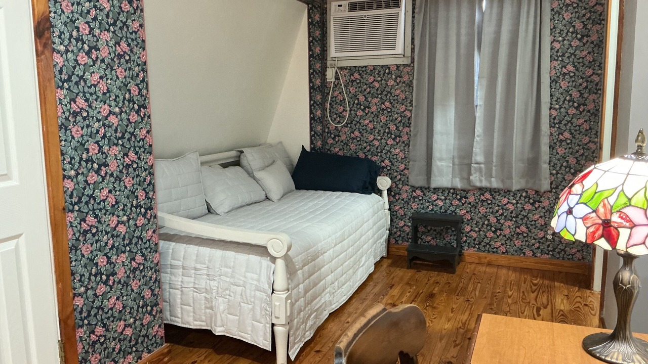 Photo of Bedroom in Mineola