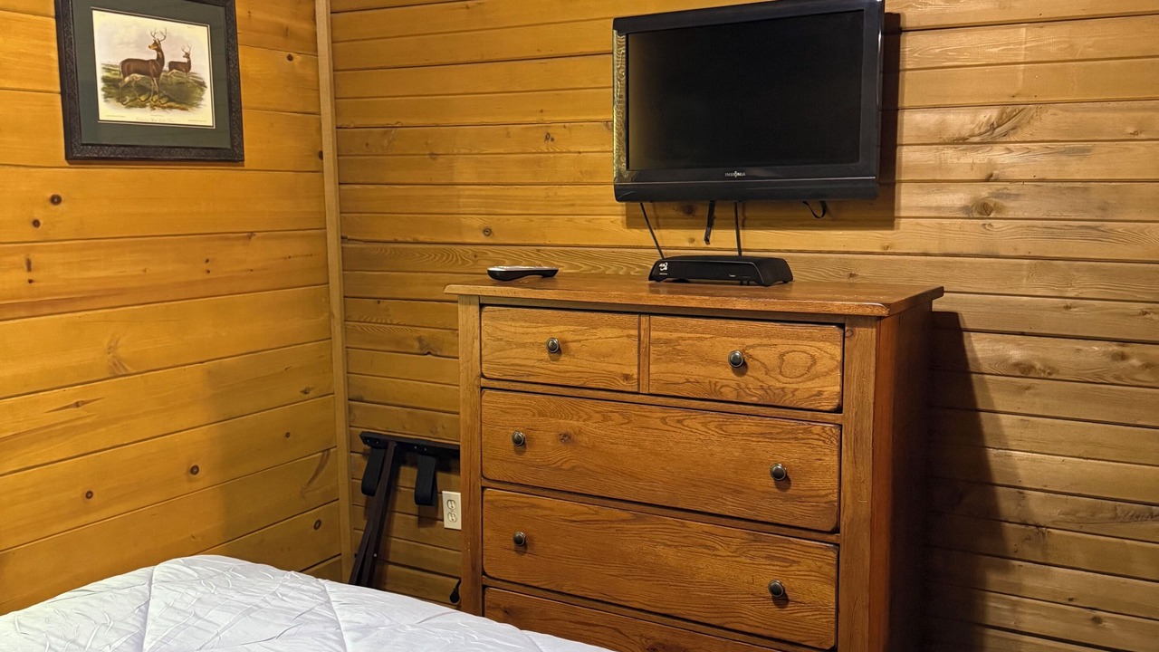 Photo of Bedroom in Holly Lake Ranch