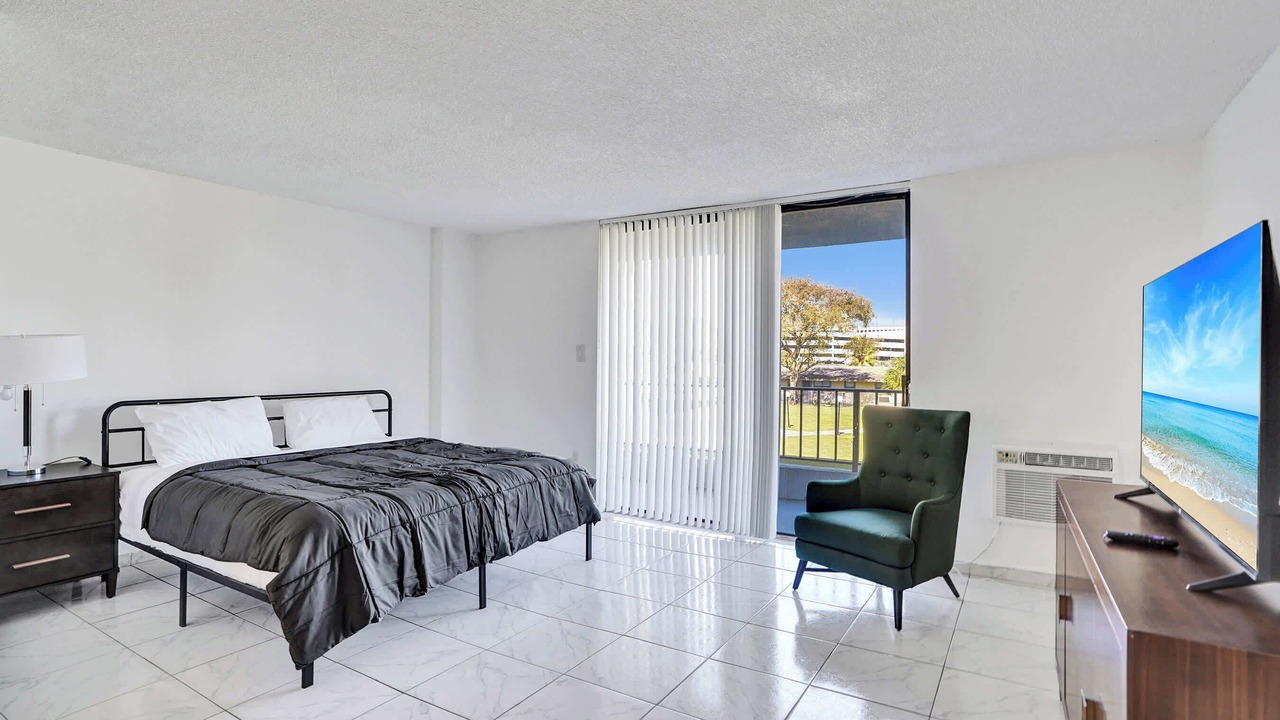 Photo of Bedroom in Golden Glades