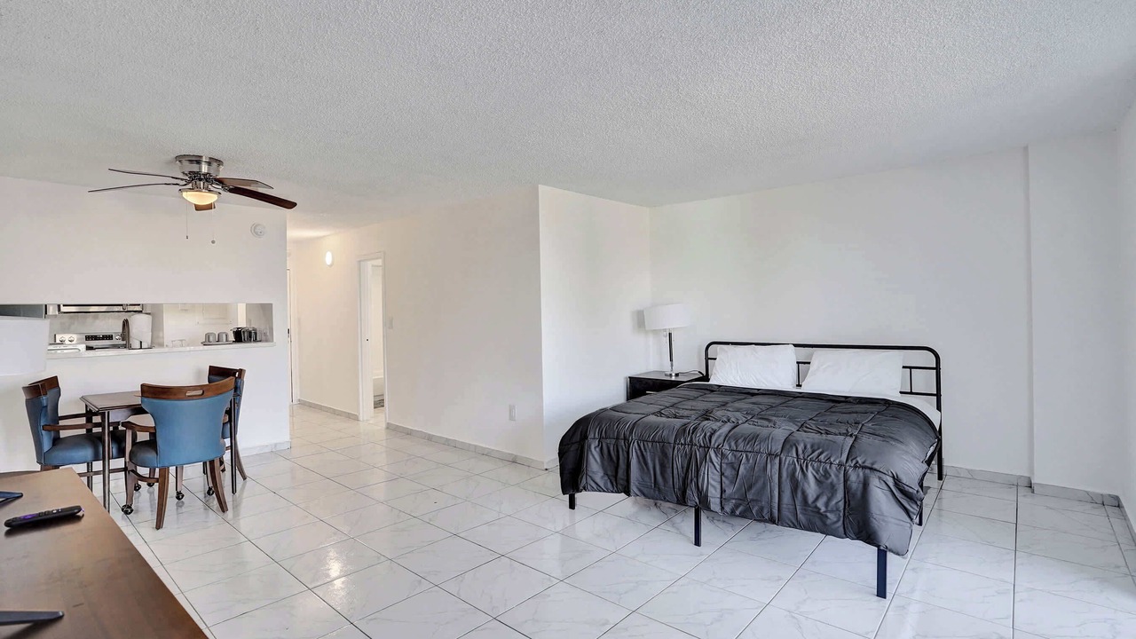Photo of Bedroom in Golden Glades