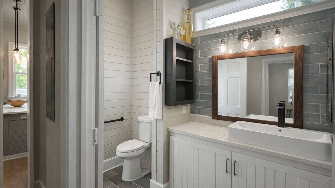 Photo of Bathroom in Garden Oaks