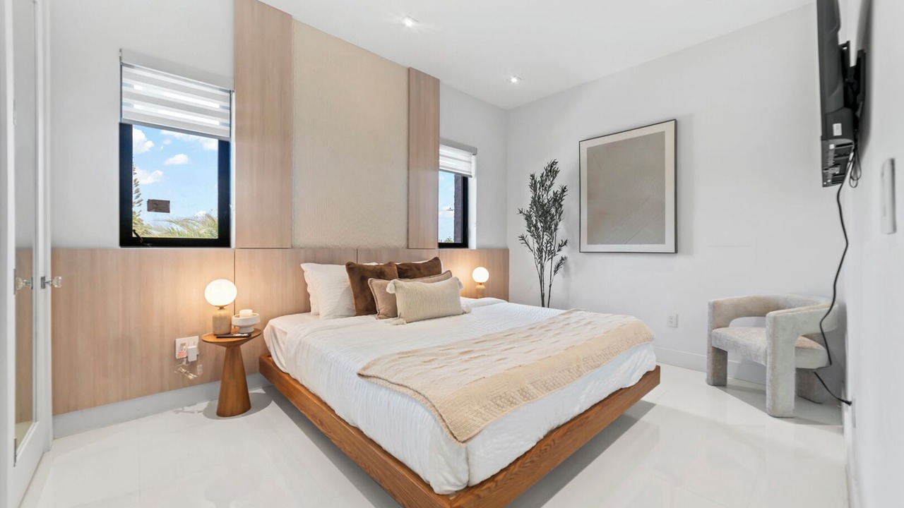 Photo of Bedroom in Ludlam