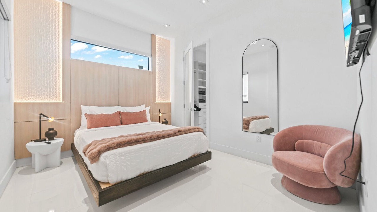 Photo of Bedroom in Ludlam