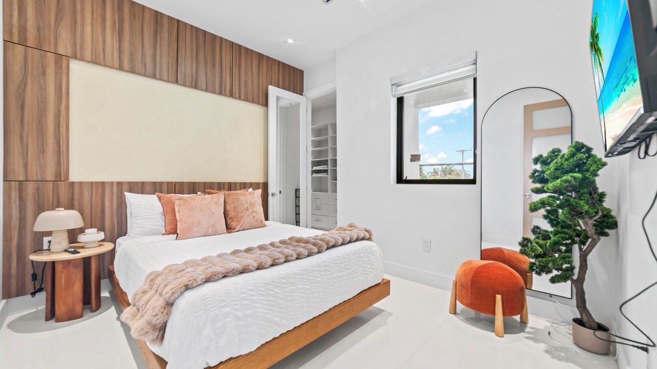 Photo of Bedroom in Ludlam