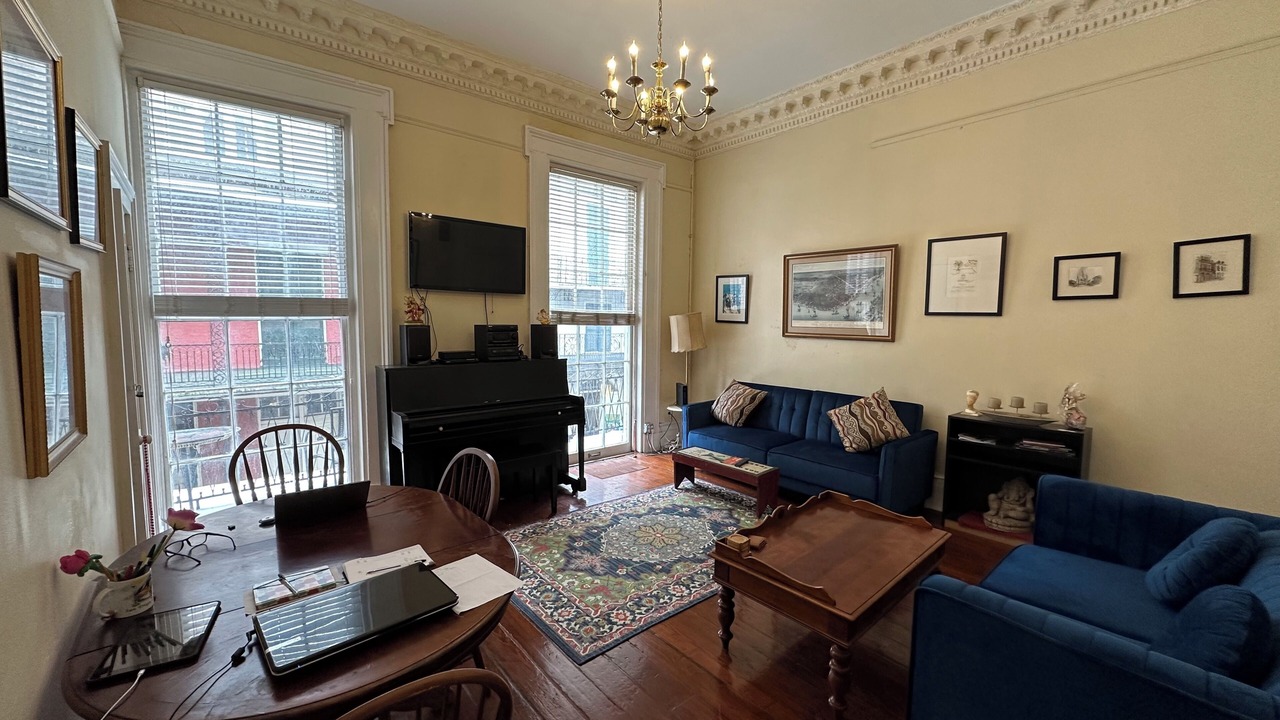 Photo of Livingroom in French Quarter