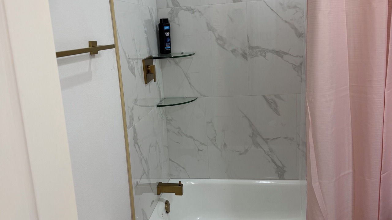 Photo of Bathroom in Pinecrest West Park