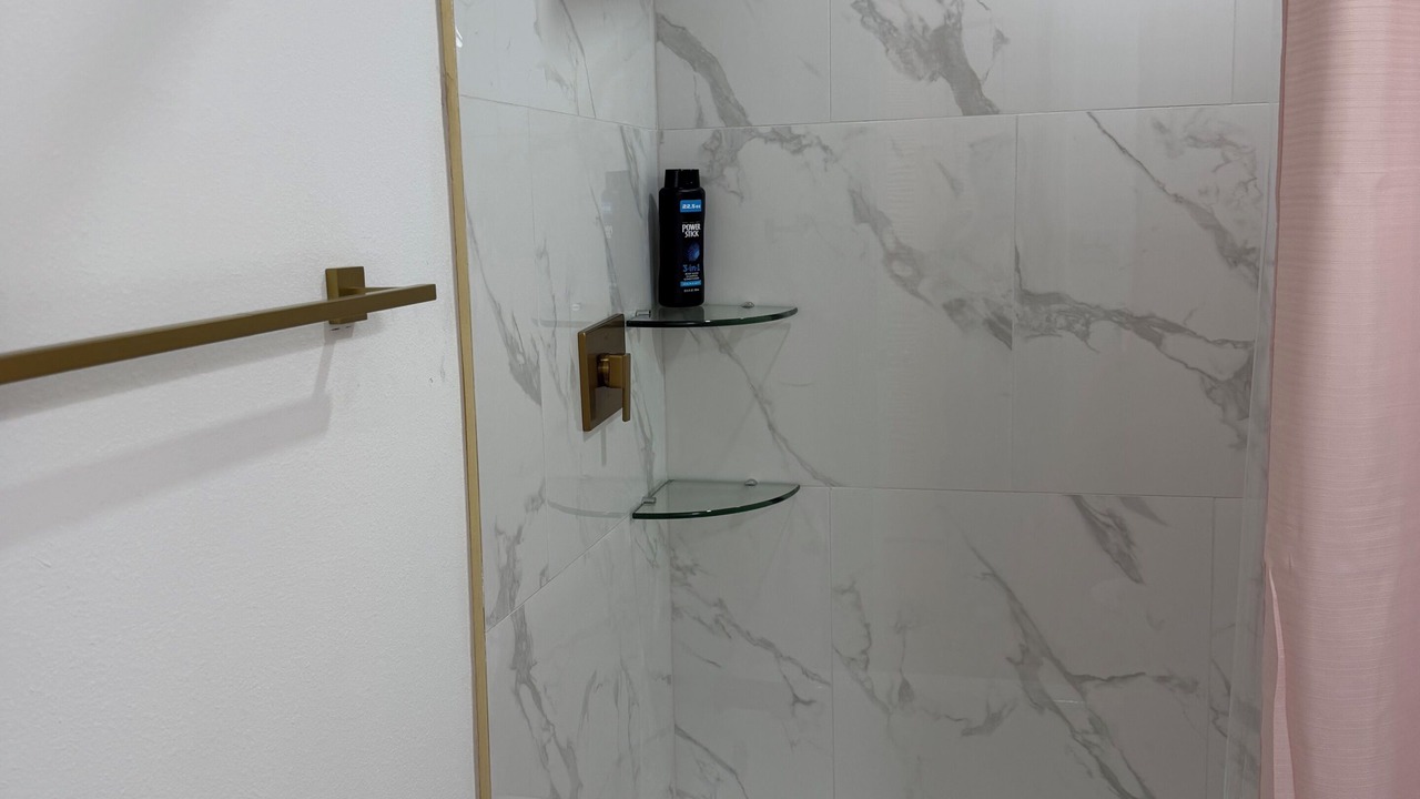 Photo of Bathroom in Pinecrest West Park