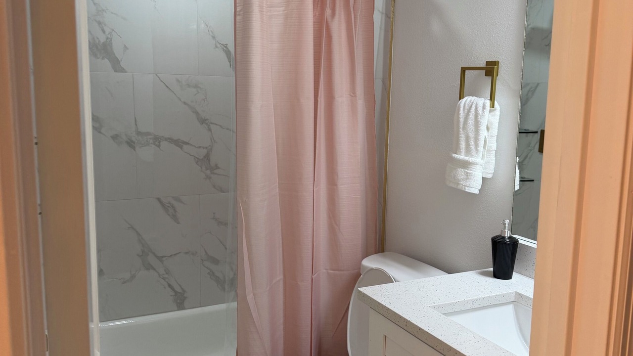 Photo of Bathroom in Pinecrest West Park