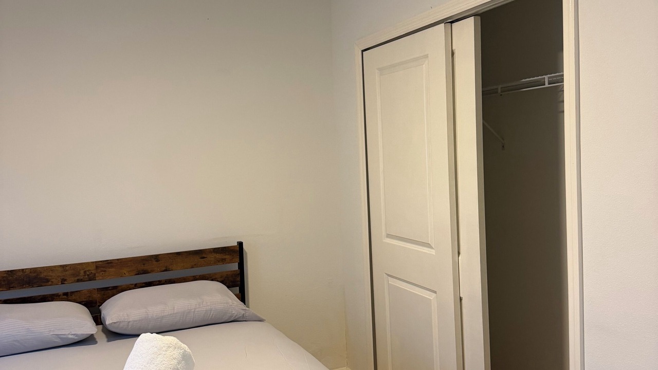 Photo of Bedroom in Pinecrest West Park