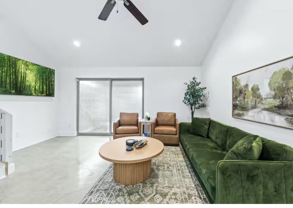 Photo of Livingroom in Milton