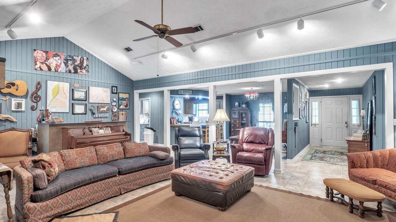 Photo of Livingroom in Starkville