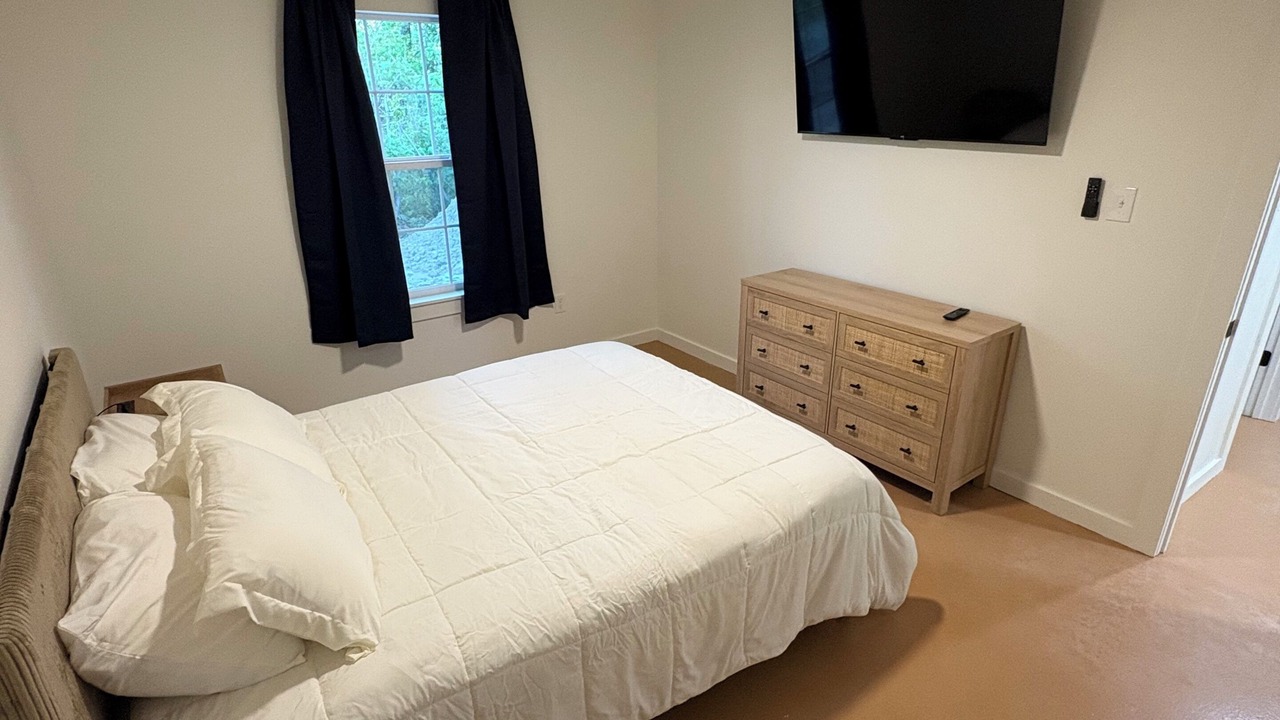 Photo of Bedroom in Sulphur