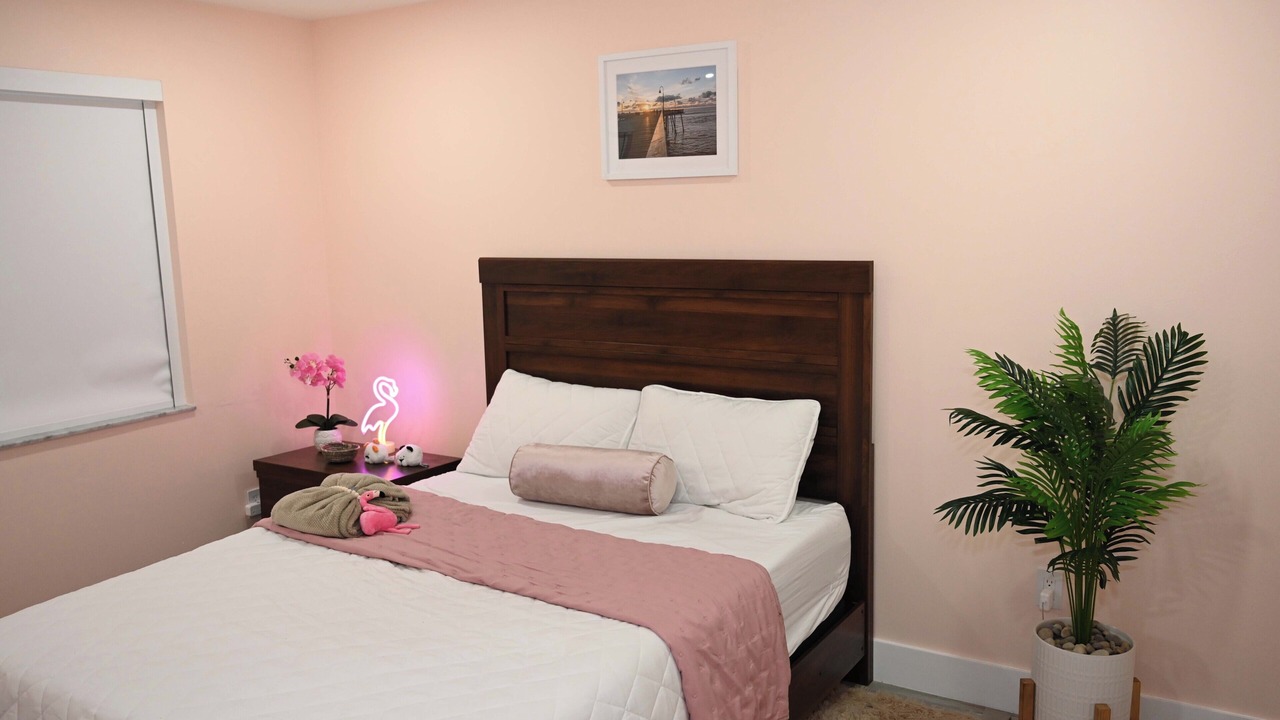 Photo of Bedroom in Ludlam