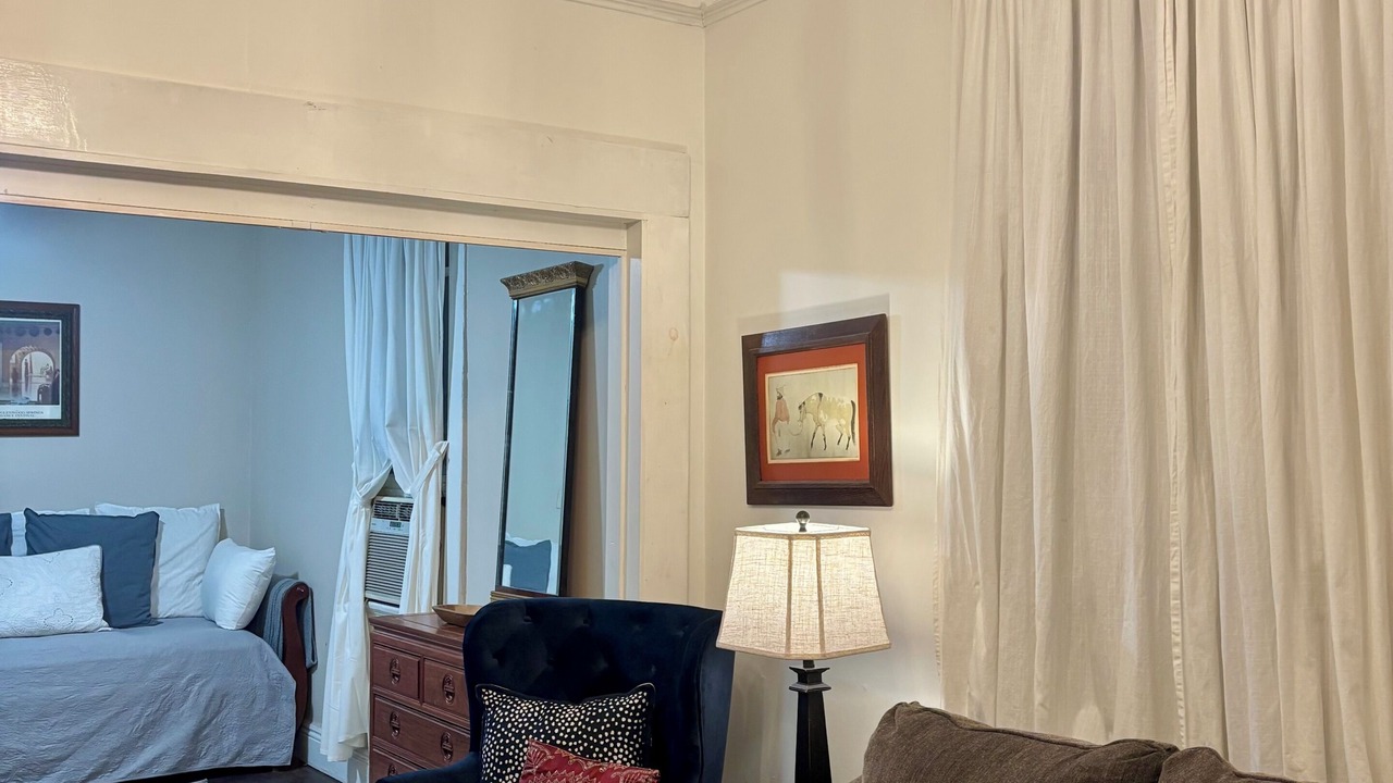 Photo of Livingroom in Mid-City
