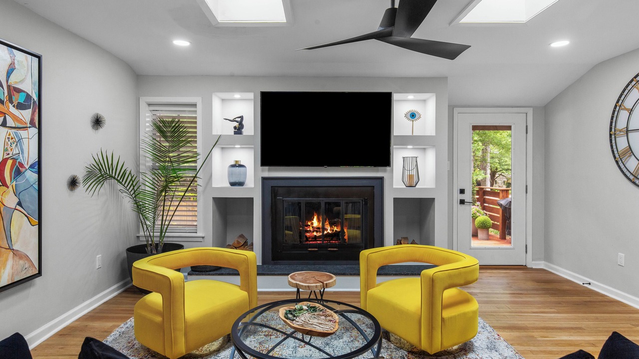 Photo of Livingroom in Tougaloo